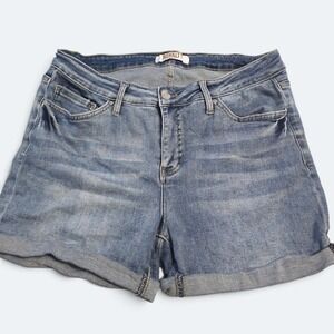 Royalty by YMI Womens Size 16W Denim Shorts Medium Wash Cuffed Hem